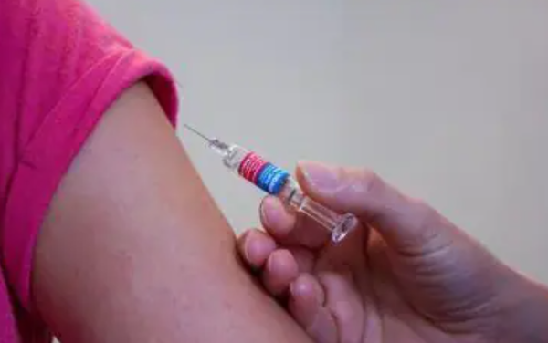 कोरोना टीके सुरक्षित और प्रभावी, टीकाकरण से पुरुषों-महिलाओं में बांझपन का नहीं कोई वैज्ञानिक आधार