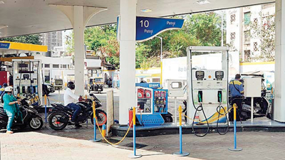 Petrol Diesel Price Today: नए साल पर पेट्रोल और डीजल की कीमतें जारी, चेक करें अपने शहर का रेट 
