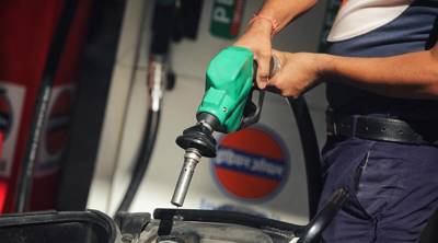 Petrol Diesel Price Today: पेट्रोल-डीजल की कीमतों को लेकर आई है बड़ी अपडेट, चेक करें अपने शहर का रेट 